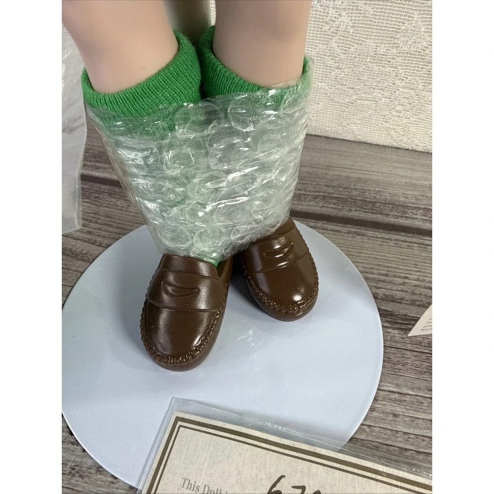 Avon‎ Girl Scout 1995 porcelain Doll 14
